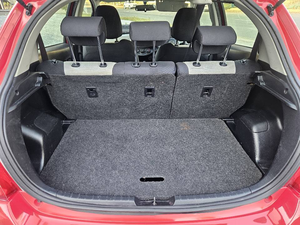 2013 Toyota yaris yr 5 door automatic14.jpg
